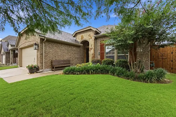712 Mist Flower Drive, Little Elm, TX 75068