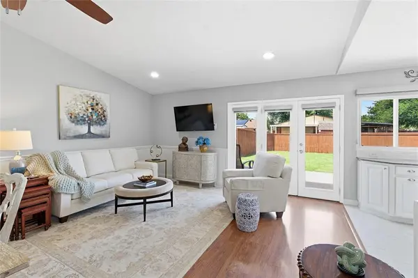 5225 Bartlett Drive, The Colony, TX 75056
