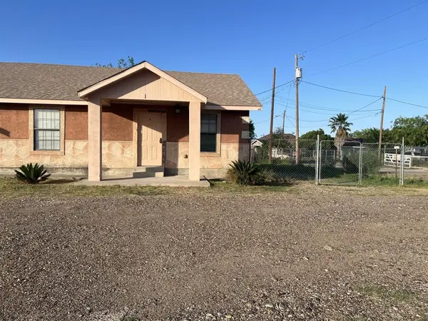 3272 Tesoro Loop #1, Eagle Pass, TX 78852