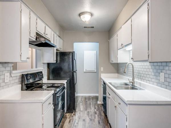 1122 Millview Drive #1704, Arlington, TX 76012