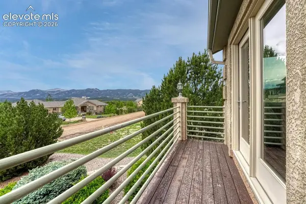290 Lariat LN, Colorado Springs, CO 80921
