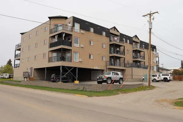 5037 7 Avenue #305, Edson, AB T7E 0A8