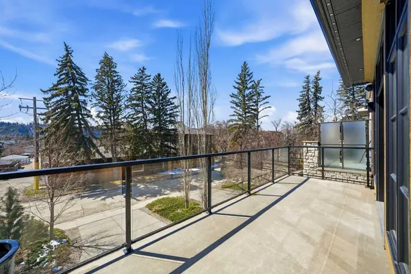 3610 8 AVE NW, Calgary, AB T2N 1C9