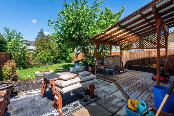 167 Erin Mount PL SE, Calgary, AB T2B 2T3