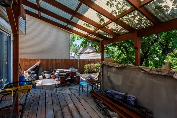 167 Erin Mount PL SE, Calgary, AB T2B 2T3