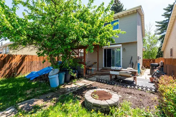 167 Erin Mount PL SE, Calgary, AB T2B 2T3