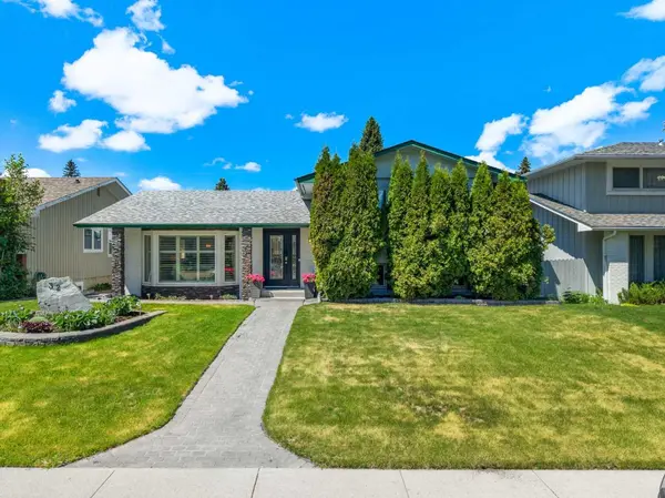 32 Lake Crimson Close SE, Calgary, AB T2J 3K7