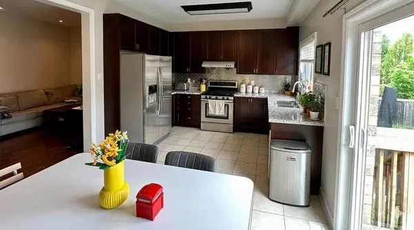 169 District AVE, Vaughan, ON L6A 0Y3