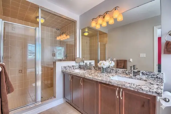 169 District AVE, Vaughan, ON L6A 0Y3