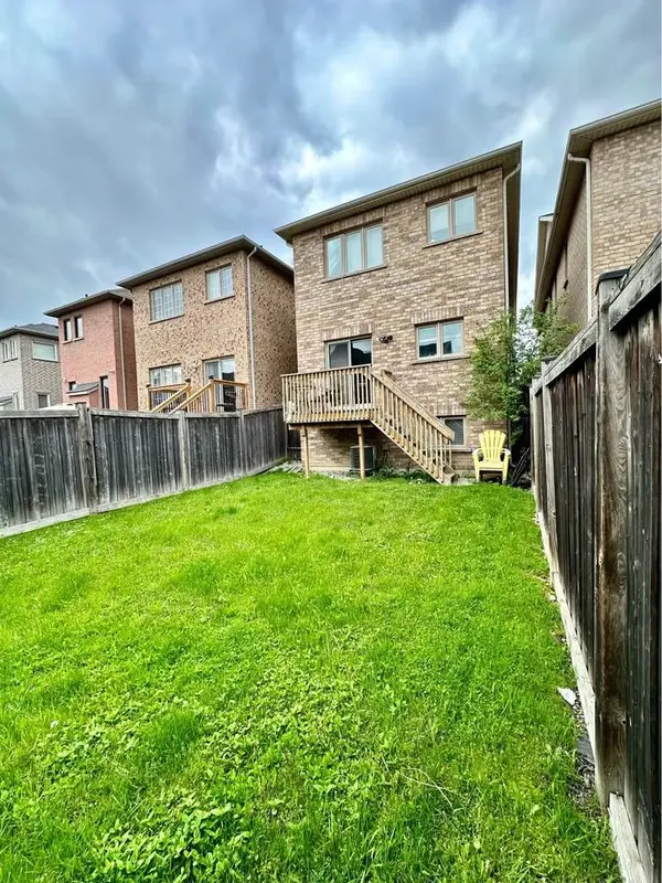 169 District AVE, Vaughan, ON L6A 0Y3