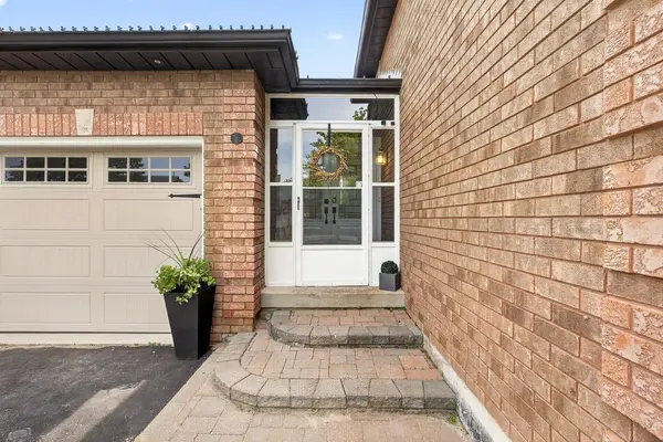 57 Darren DR, Essa, ON L3W 0K2