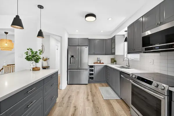 57 Darren DR, Essa, ON L3W 0K2
