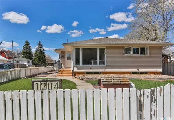 1204 3rd AVENUE NW, Moose Jaw, SK S6H 3V3