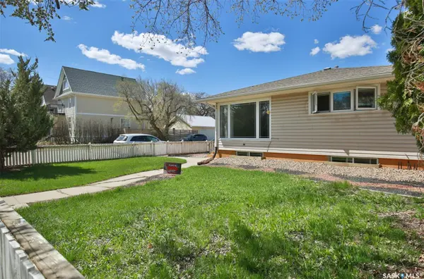 1204 3rd AVENUE NW, Moose Jaw, SK S6H 3V3