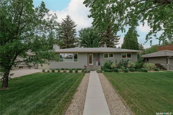 414 Lake CRESCENT, Saskatoon, SK S7H 3A4