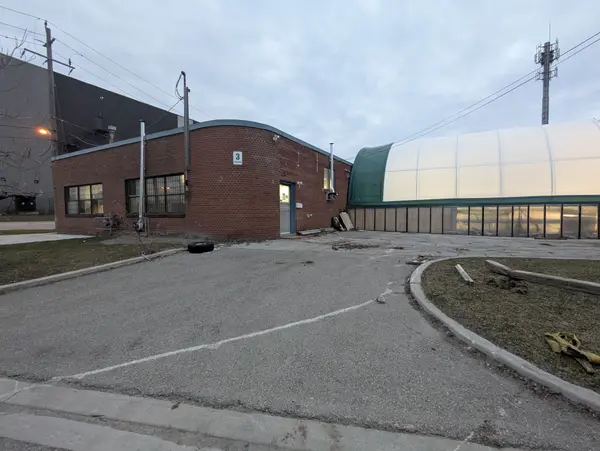 3 Towns RD #B, Toronto W06, ON M8Z 1A1