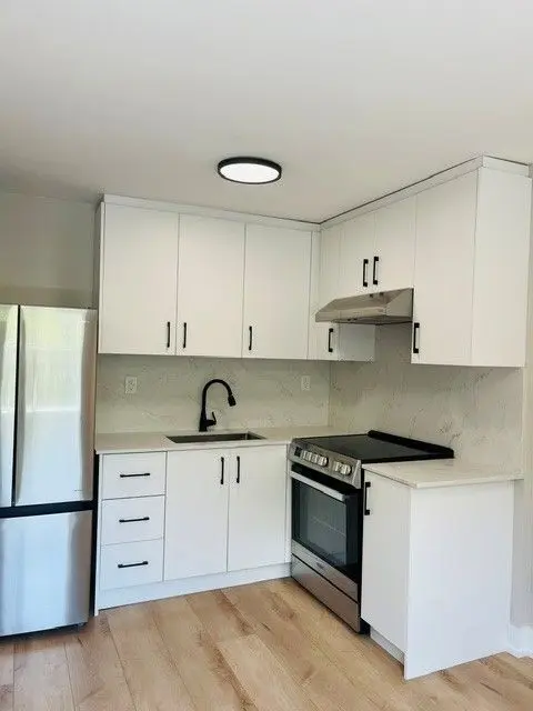 2961 Lakeshore BLVD W #3, Toronto W06, ON M8V 1Y5