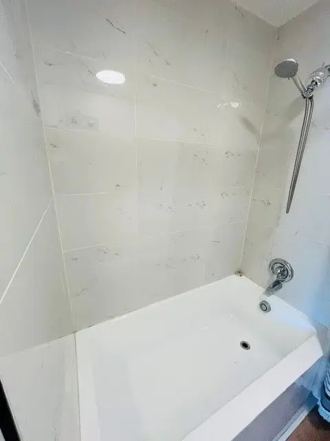 2961 Lakeshore BLVD W #3, Toronto W06, ON M8V 1Y5