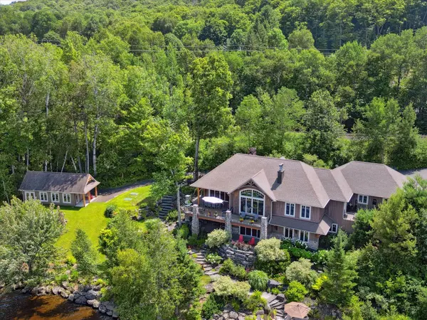 904 Aspdin RD, Huntsville, ON P1H 2J2