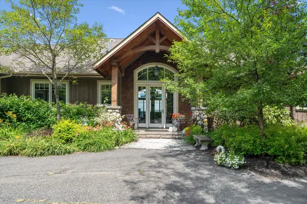 904 Aspdin RD, Huntsville, ON P1H 2J2