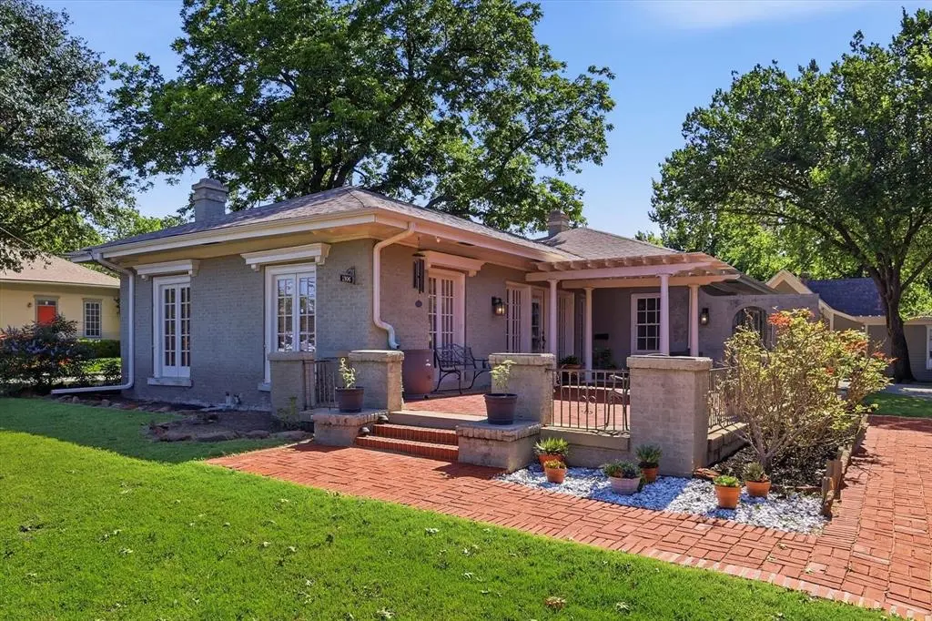 1306 N Locust Street, Denton, TX 76201