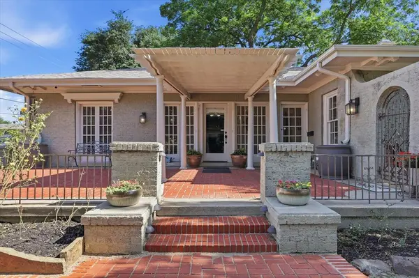 1306 N Locust Street, Denton, TX 76201