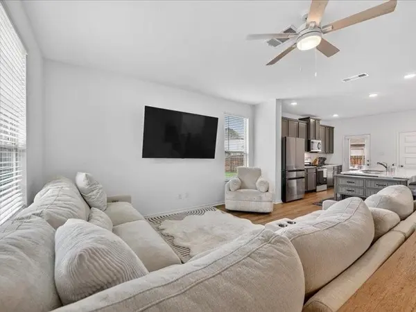2921 Dixondale Drive, Fort Worth, TX 76108