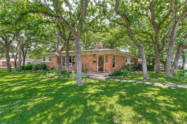 5254 Lambeth Lane, Fort Worth, TX 76112