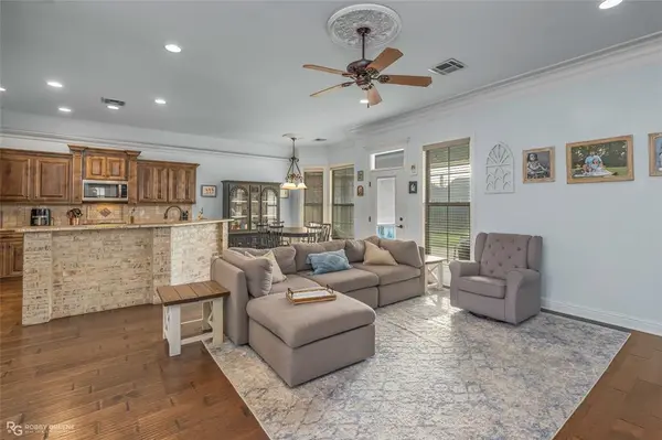 610 Glenshire Drive, Bossier City, LA 71111