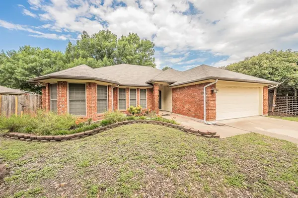 1228 Cozby Street W, Benbrook, TX 76126