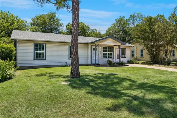 321 Lorna Street, Burleson, TX 76028