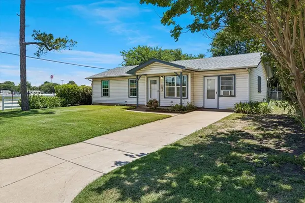 321 Lorna Street, Burleson, TX 76028