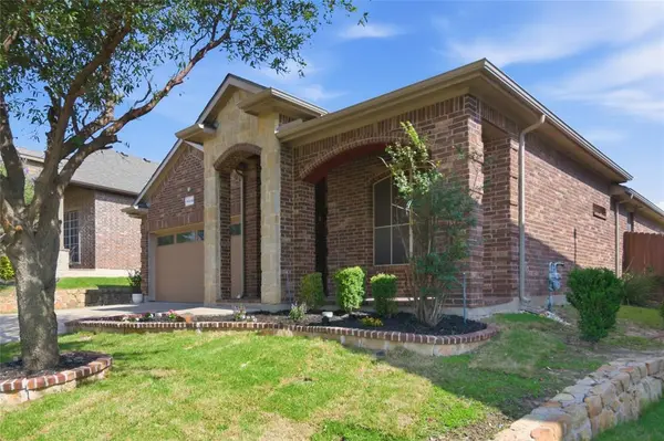 10204 Point Lobos Trail, Fort Worth, TX 76177