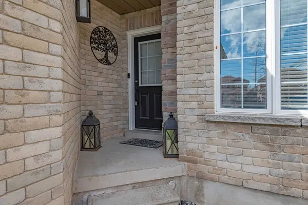 1911 Swan ST, Innisfil, ON L9S 0B3