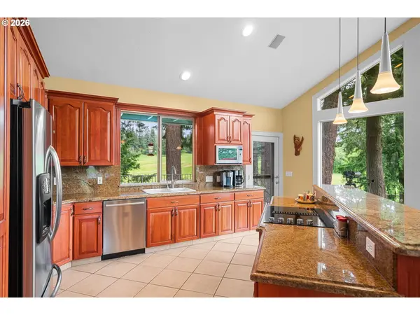 13121 S WARNOCK RD, Oregon City, OR 97045