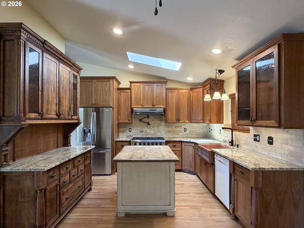 912 EASY ST, Brookings, OR 97415