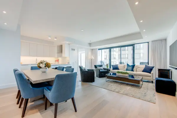 200 Cumberland ST #2703, Toronto C02, ON M5R 0B7