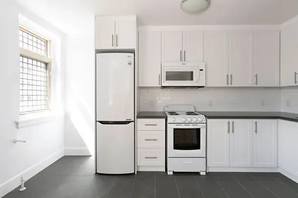 394 Avenue RD #308, Toronto C02, ON M4V 2H4