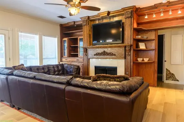 725 Crested Butte Trail, Flower Mound, TX 75028