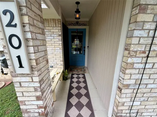 201 Oakridge Drive, Weatherford, TX 76086