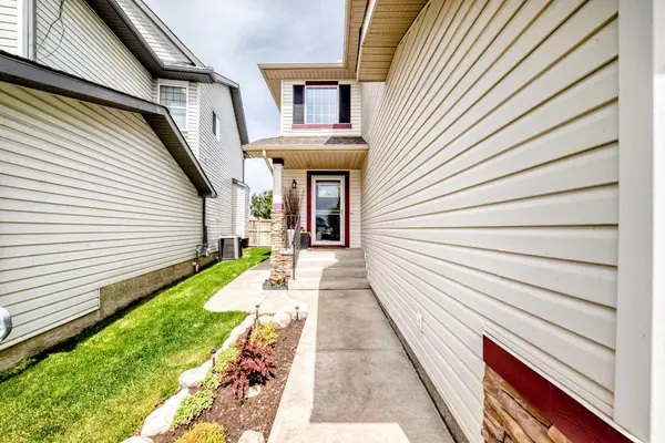 42 Chapalina Park CRES SE, Calgary, AB T2X 3S2