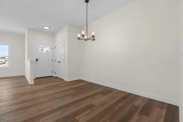 568 Buffaloberry MNR SE, Calgary, AB T3M3Z1