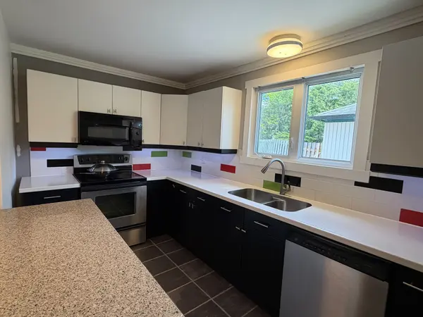 57 Howard RD, Newmarket, ON L3Y 3G6