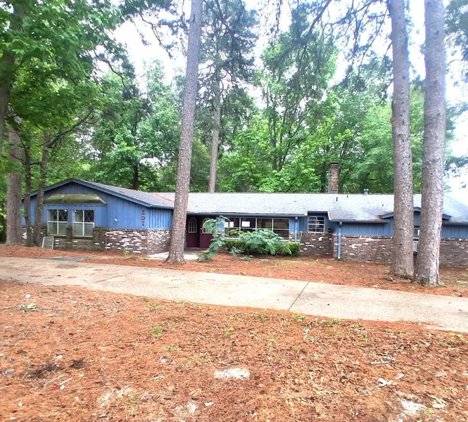 207 Wildwood Drive, Texarkana, TX 75501