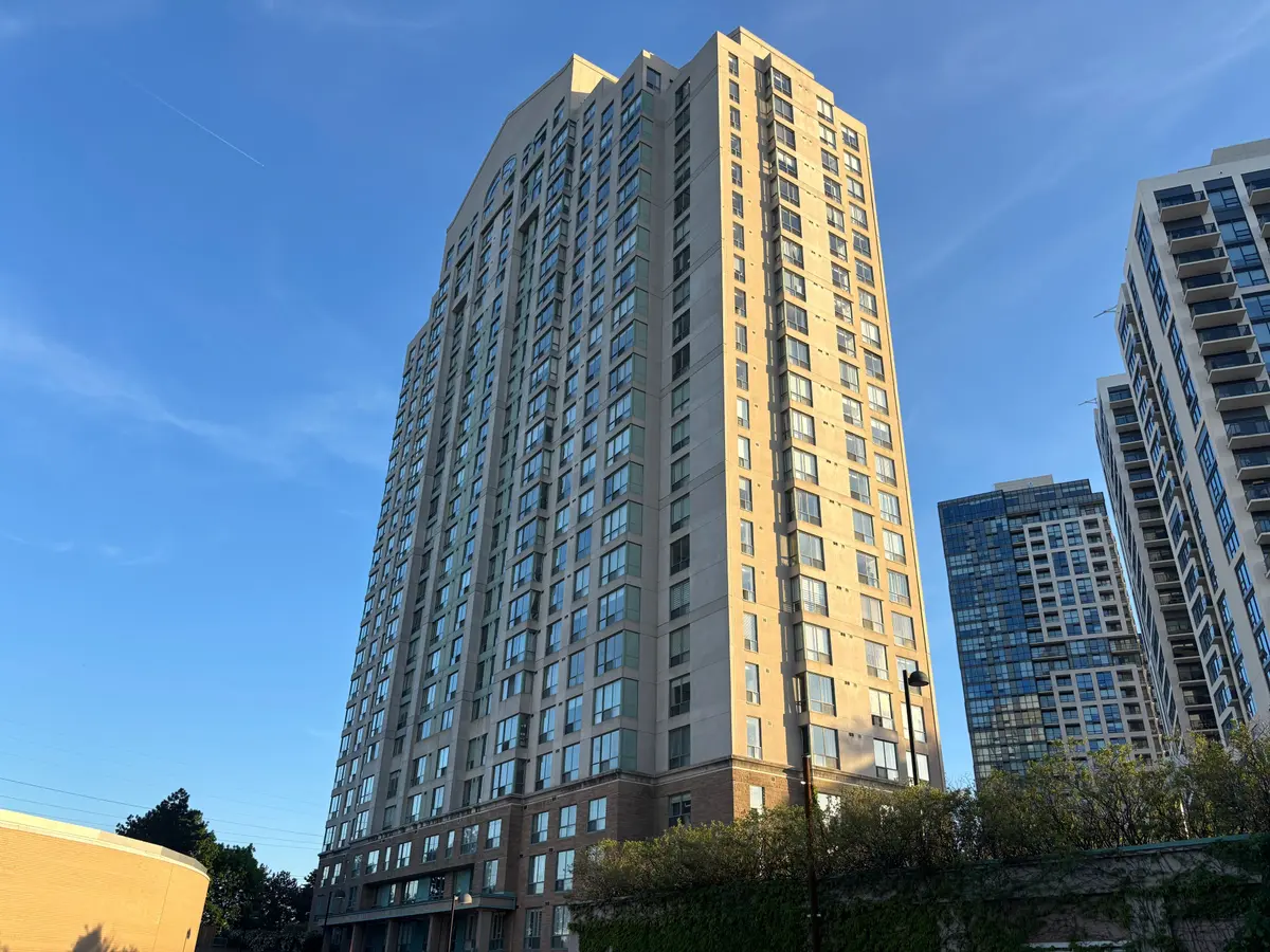 101 Subway CRES #405, Toronto W08, ON M9B 6K4