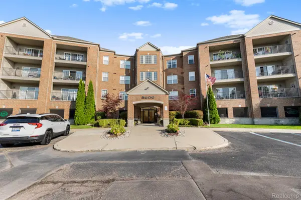 2104 Country Club DR, St. Clair Shores, MI 48082
