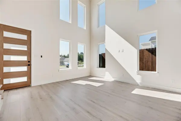 6046 Plum Dale Road, Dallas, TX 75241