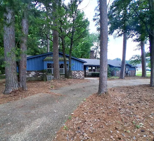 207 Wildwood Drive, Texarkana, TX 75501