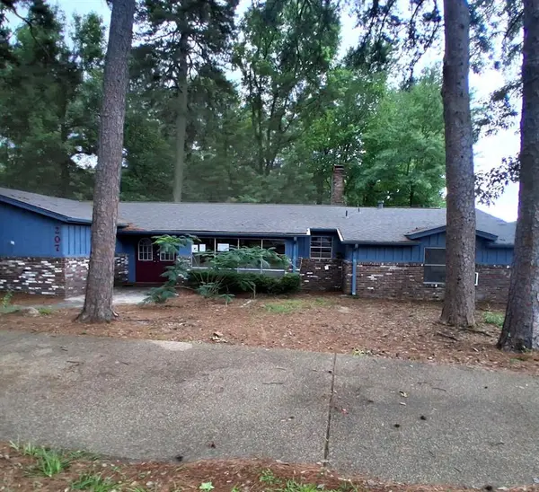 207 Wildwood Drive, Texarkana, TX 75501