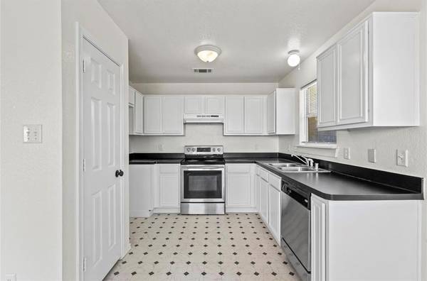 5169 E Rim Road, Dallas, TX 75211
